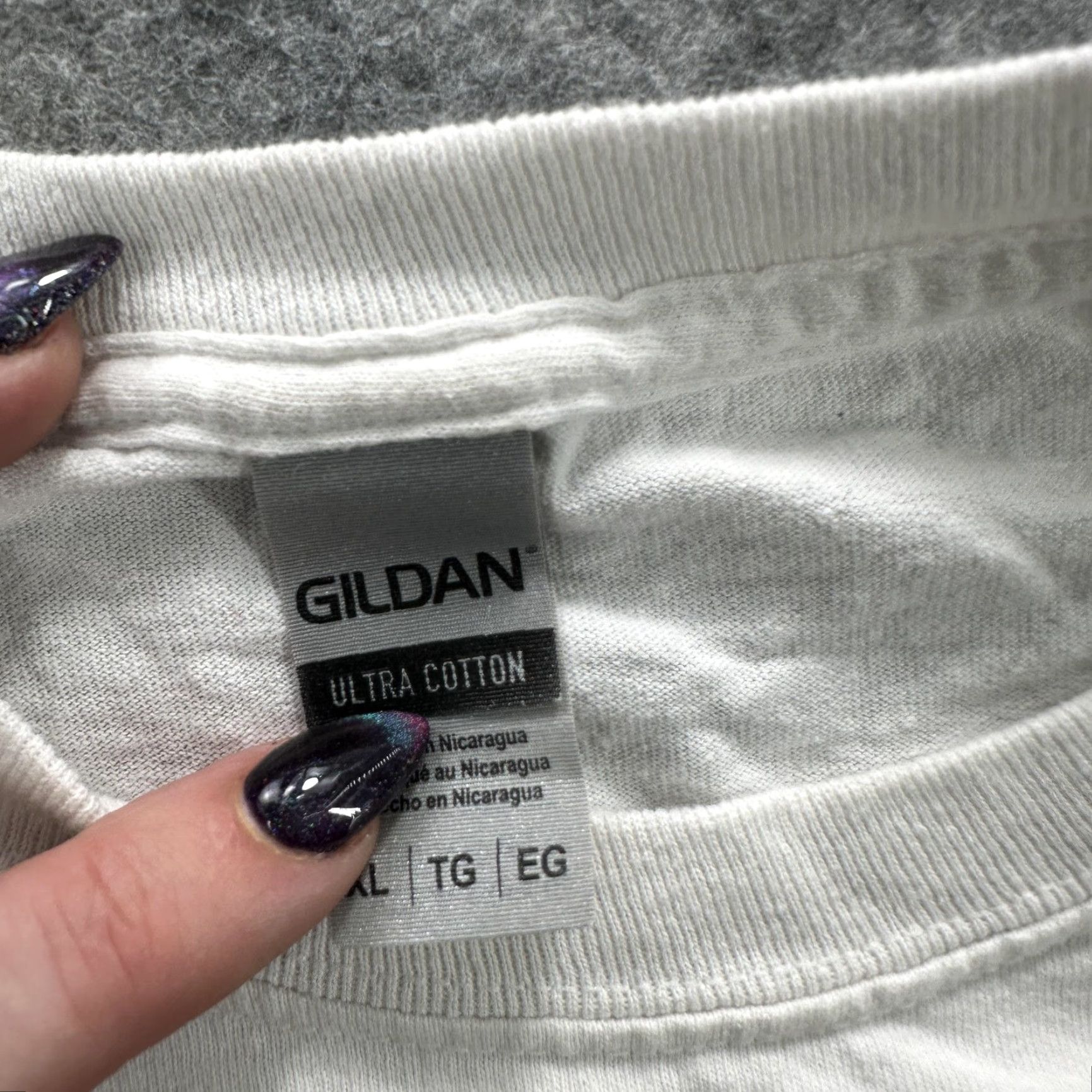 Gildan Rihanna Meme Shirt Mens XL Long Sleeve Graphic I'm With Her And Her Funny Tee Size US XL / EU 56 / 4 - 6 Thumbnail