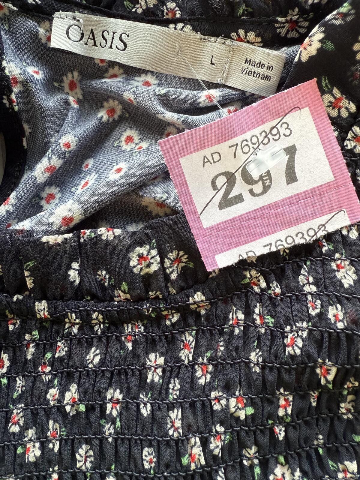 Other Oasis black floral top in size L Size ONE SIZE - 2 Thumbnail