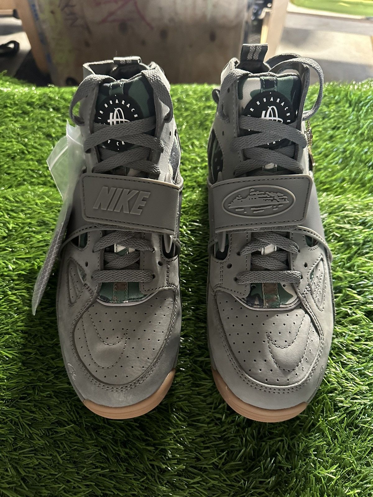Corteiz × Nike Corteiz x Nike Air Trainer Huarache Gully Grey Size 9 M Size US 9 / EU 42 - 3 Thumbnail