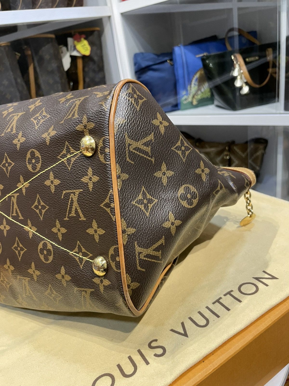 Louis Vuitton AUTHENTIC LOUIS VUITTON MONO TIVOLI GM BAG Size ONE SIZE - 16 Thumbnail