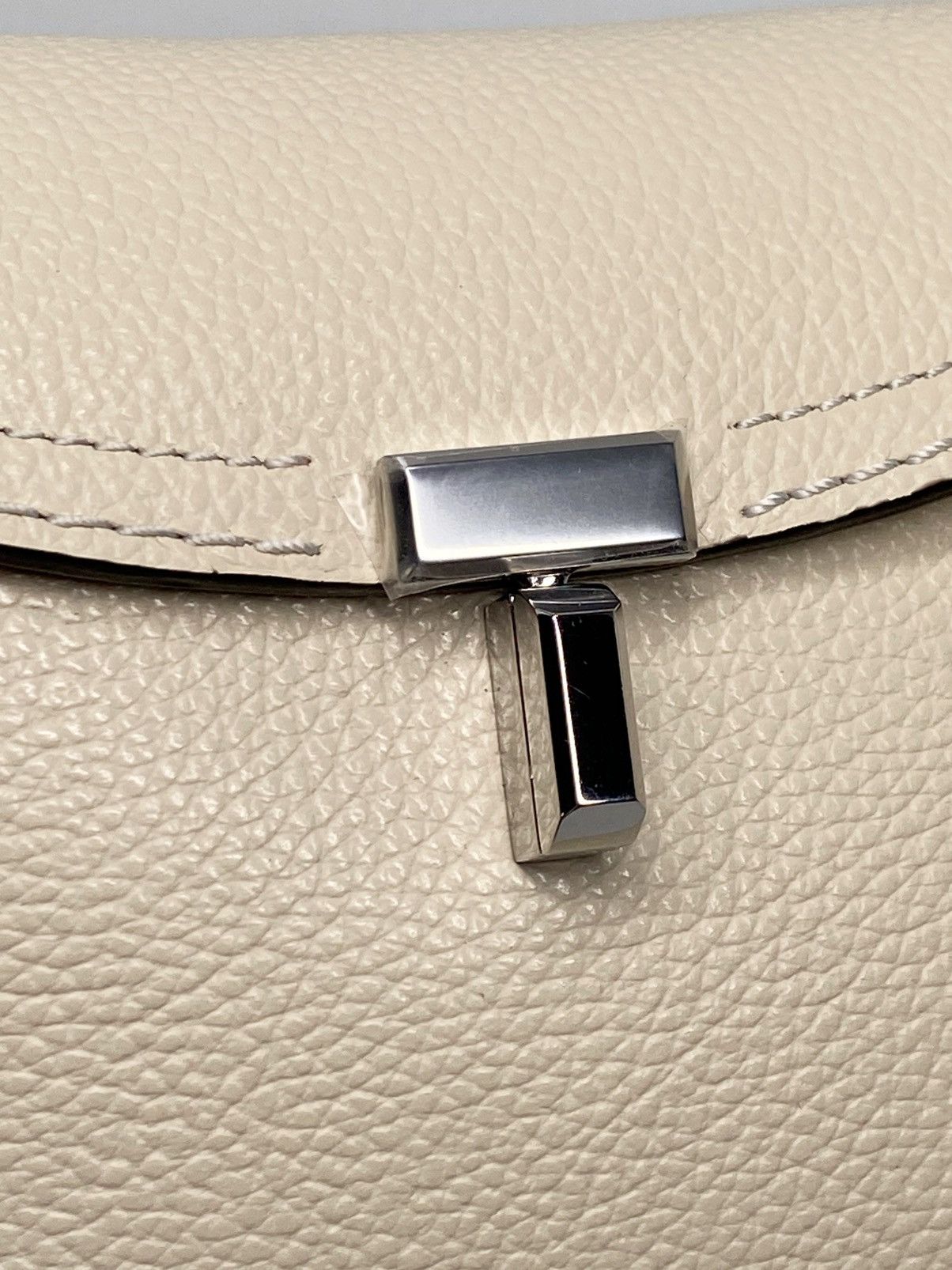 Toteme TOTEME Off-White T-Lock Grained-Leather Clutch Bag Size ONE SIZE - 11 Thumbnail