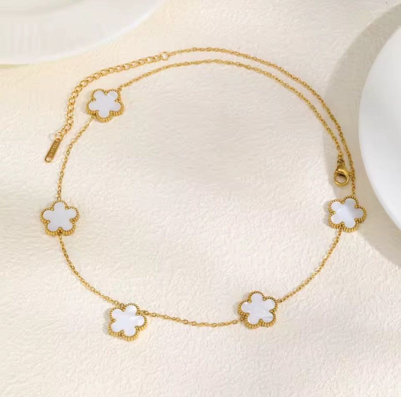Other Elegant Five Leaf Petals Flower Necklace Size ONE SIZE - 1 Thumbnail