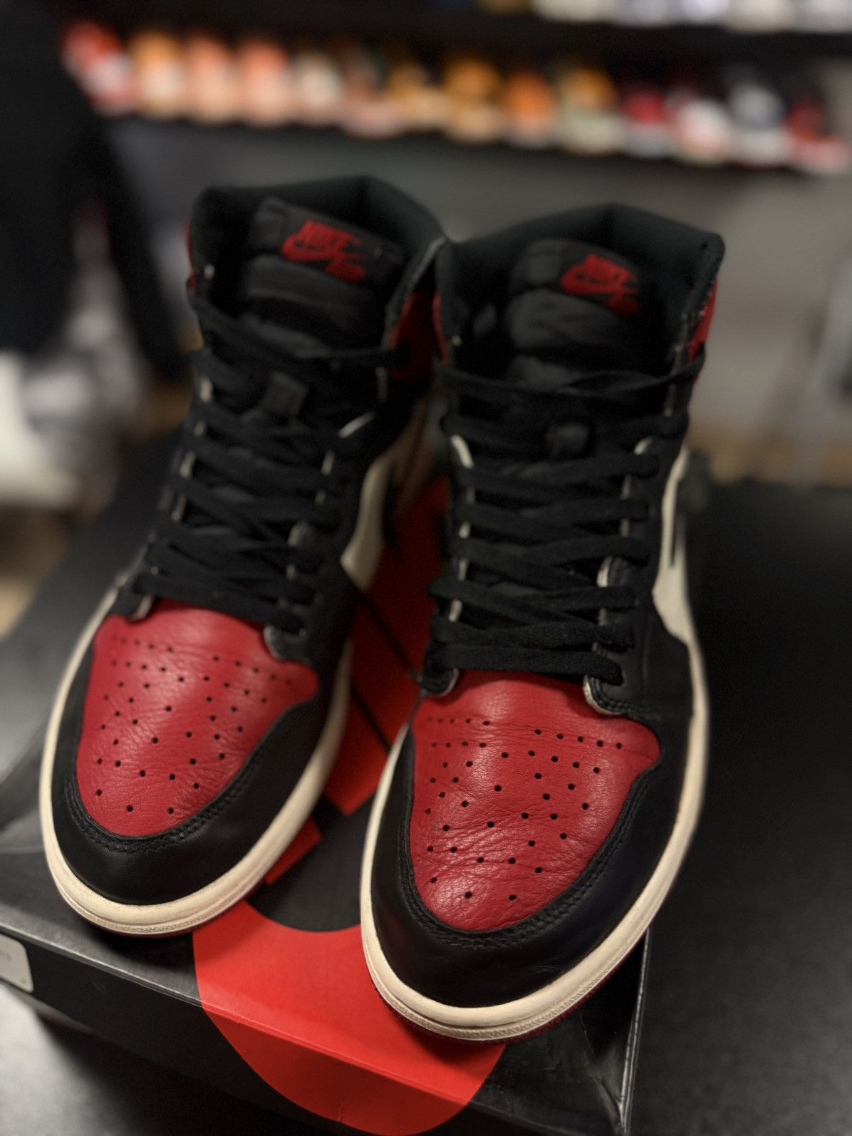 Jordan Brand × Nike Jordan 1 Bred Toe Size 11 Black Red Size 11 Pre Owned Size US 11 / EU 44 - 6 Thumbnail