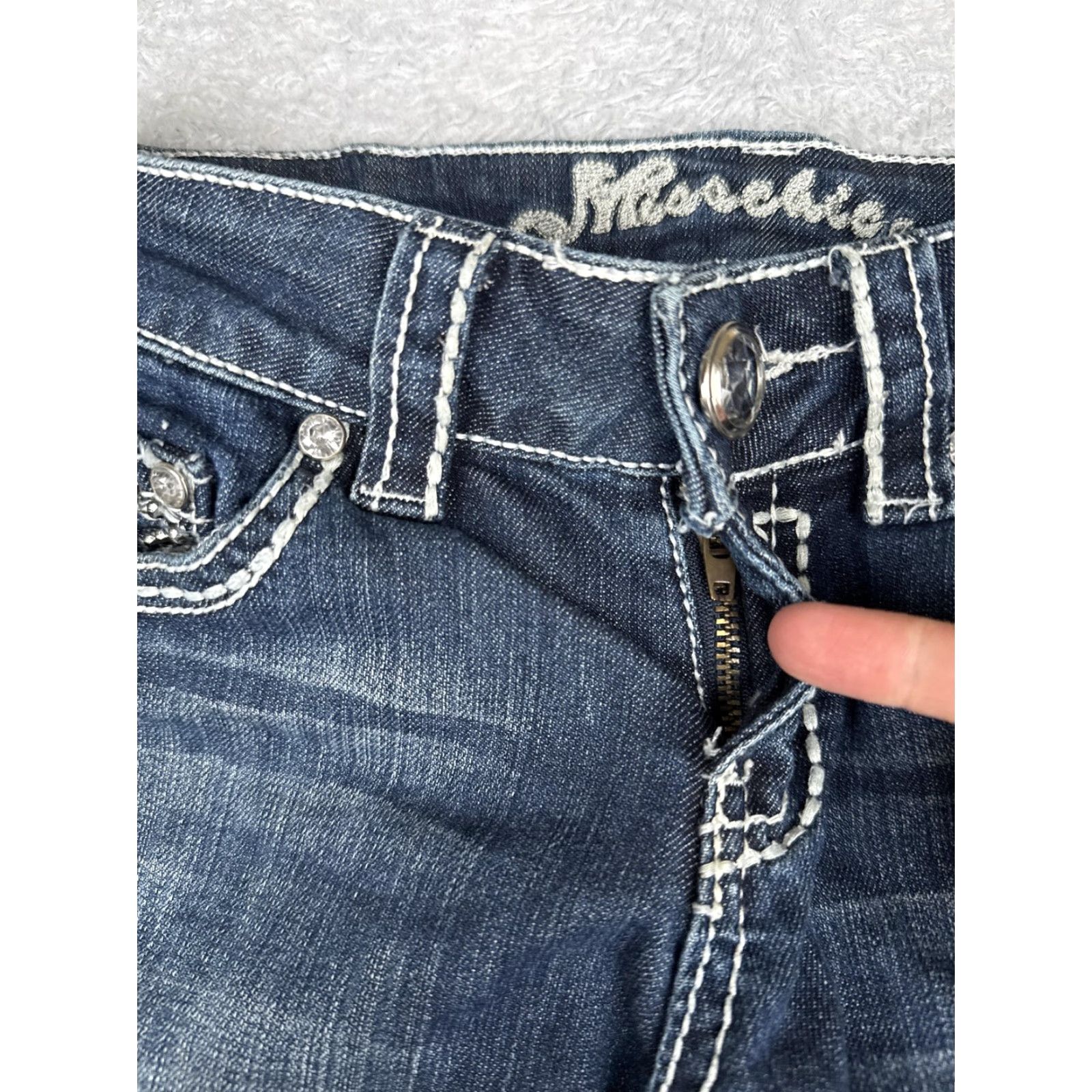 Vintage Miss Chic Icon Jeans Bootcut Juniors 7 Blue Medium Wash Mid Rise Rhinestone 26x30 Jeans Womens Retro USA Size 28" / US 6 / IT 42 - 5 Thumbnail