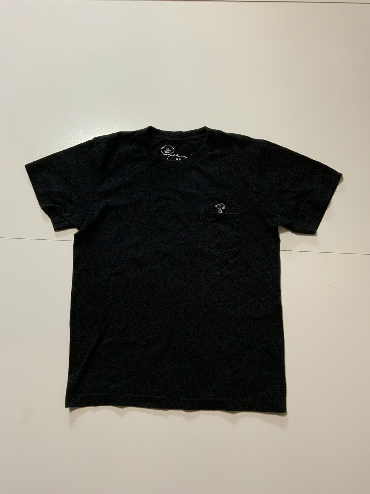 Kaws × Uniqlo UT Uniqlo X Kaws X Peanuts Snoopy Black Pocket Tee T-Shirt Size US XS / EU 42 / 0 - 2 Thumbnail