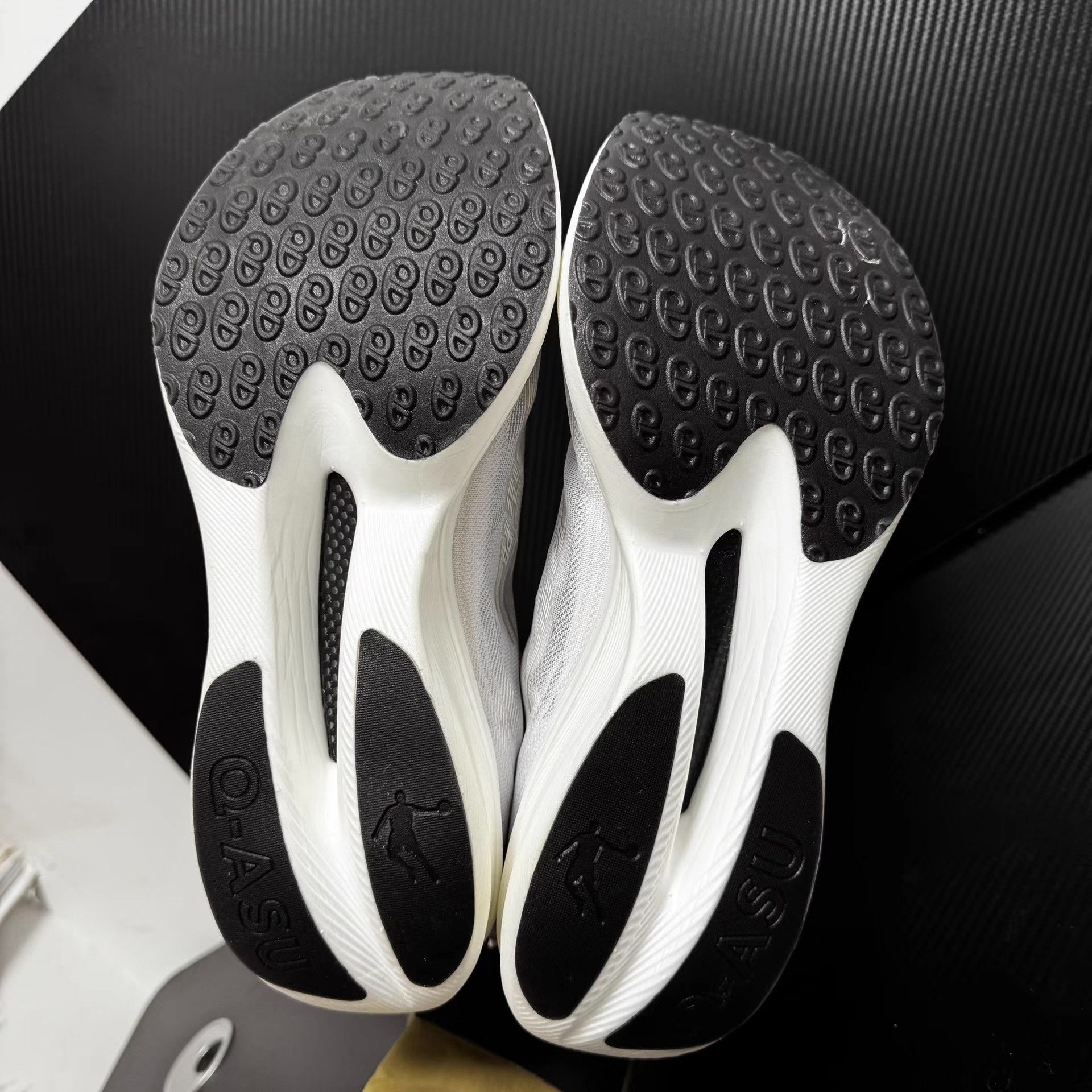 Nike Qiaodan Feiying PB 3.0 Enhanced Edition。 Q10 Size US 10.5 / EU 43-44 - 4 Thumbnail