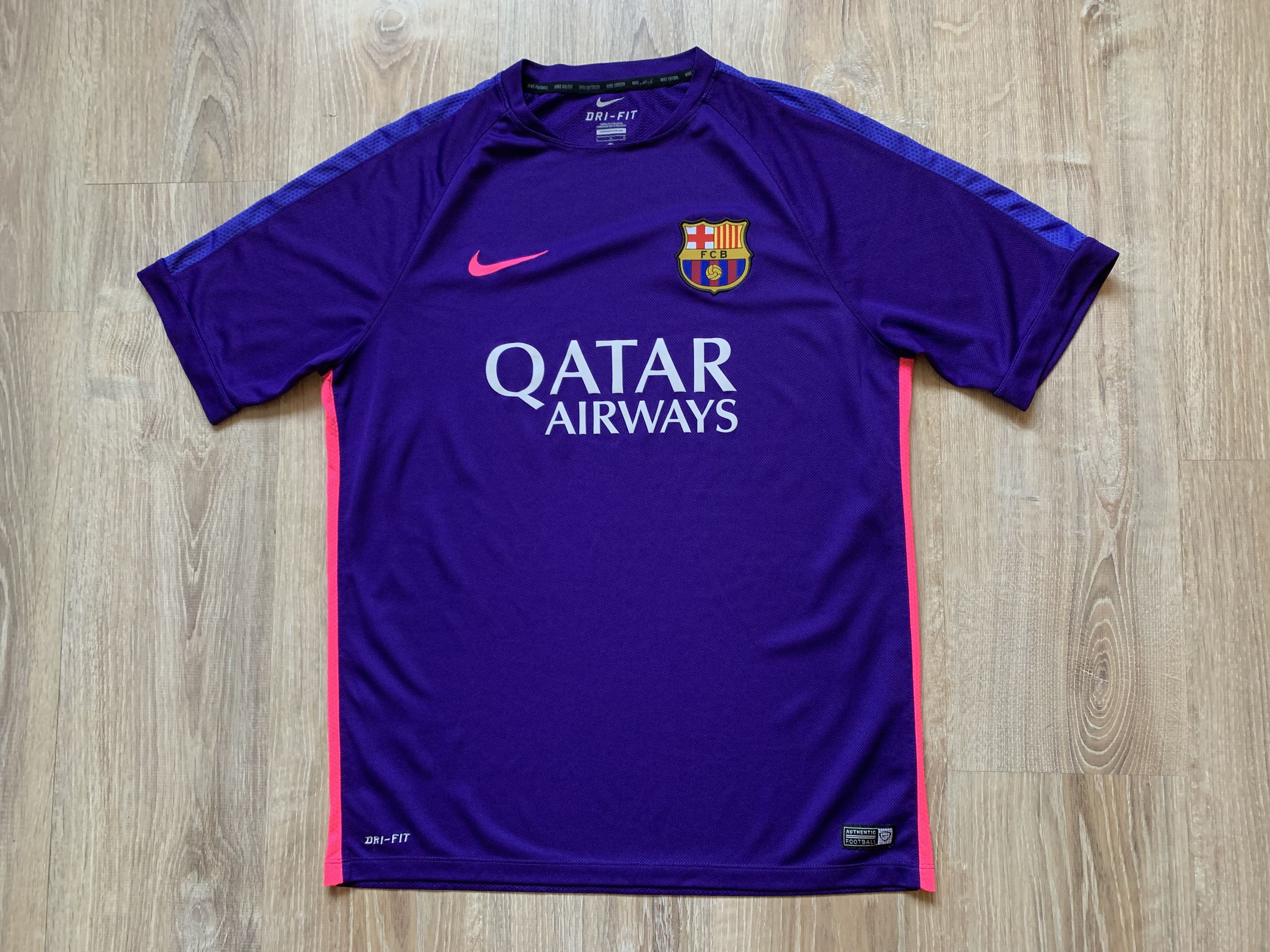 Nike Vintage Nike Barcelona Training Shirt Size US L / EU 52-54 / 3 - 1 Thumbnail