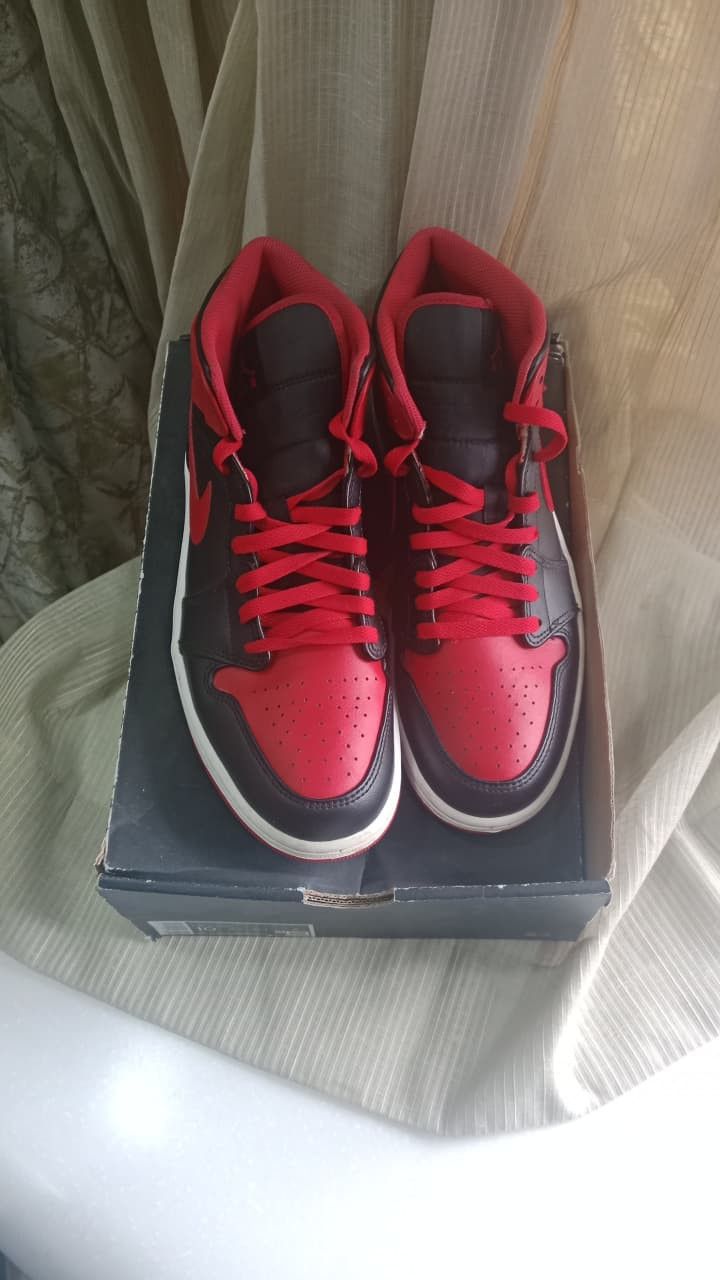 Nike NIKE AIR JORDAN MID 1 Size US 8.5 / EU 41-42 - 2 Thumbnail
