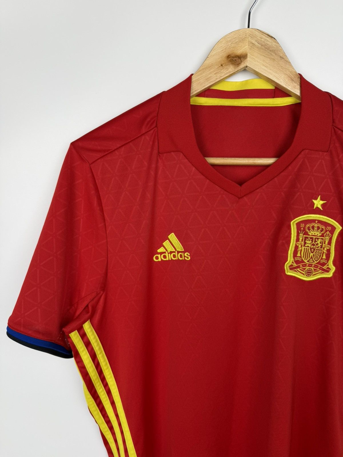 Adidas Adidas Spain 2015 football jersey Size US M / EU 48-50 / 2 - 3 Thumbnail