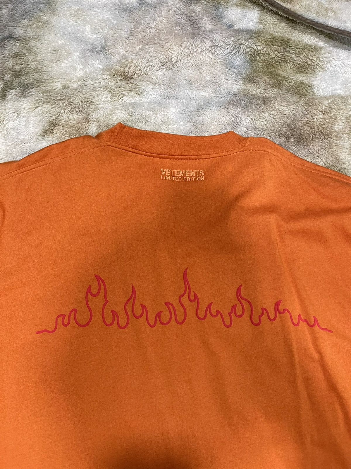Vetements Vetements Hotter than your exBetter than your next T Shirt Size US L / EU 52-54 / 3 - 7 Thumbnail