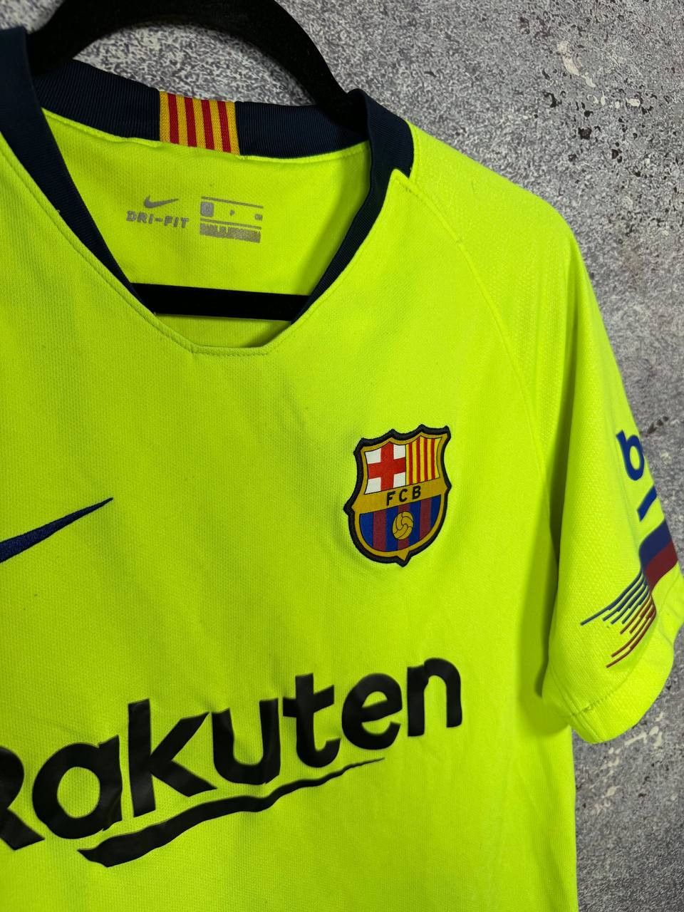 Nike Vintage FC Barcelona 2018/19 Away Nike Soccer Jersey Size US S / EU 44-46 / 1 - 7 Thumbnail