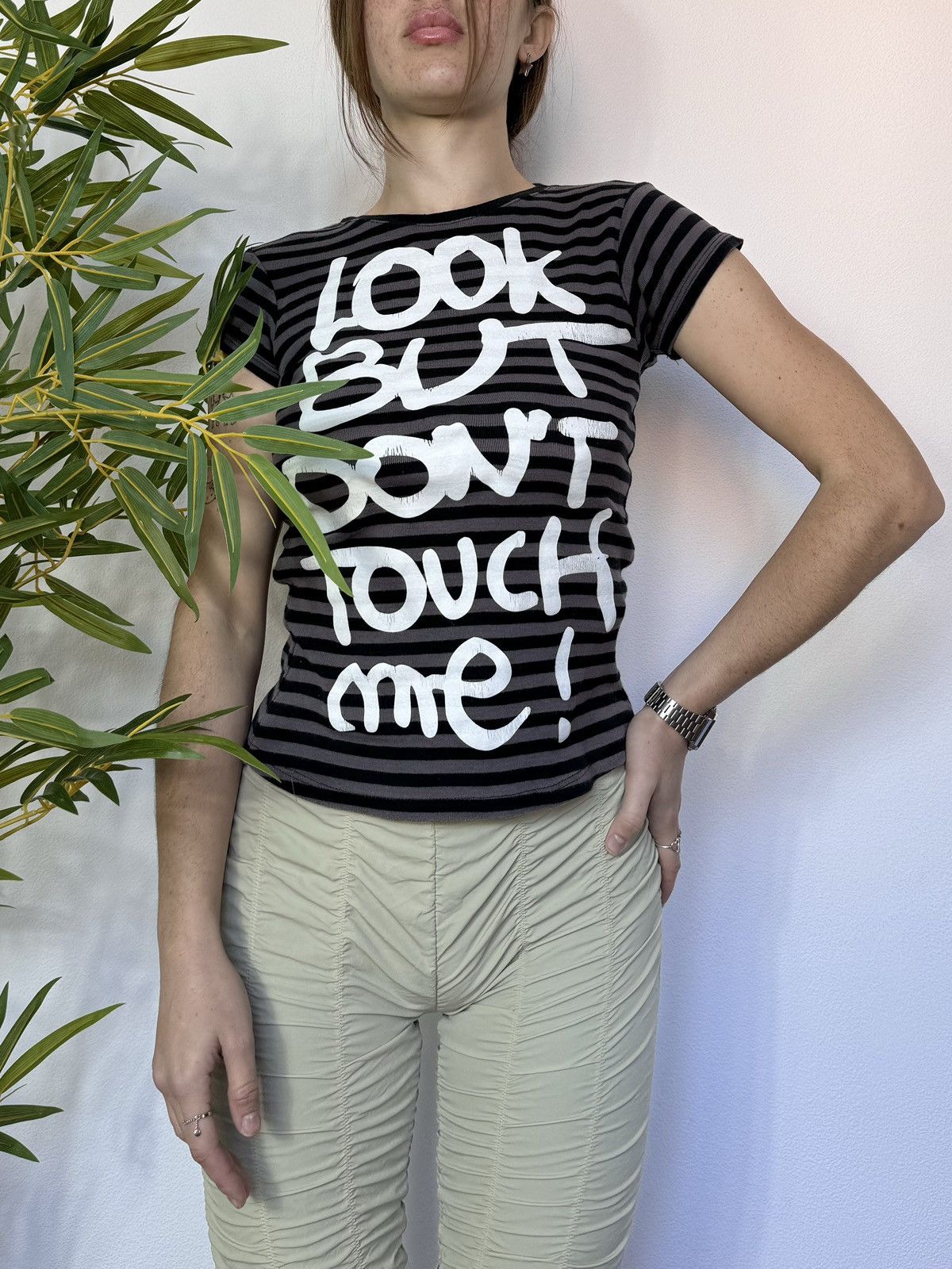 Vintage VINTAGE HUMOUR 2000s “LOOK BUT DONT TOUCH ME” TEE SHIRT Size S / US 4 / IT 40 - 3 Thumbnail