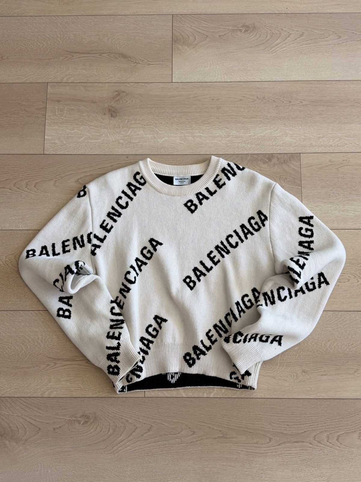 Balenciaga Balenciaga All Over Logo Cropped Wool Sweater Unisex Size S Size S / US 4 / IT 40 - 1 Thumbnail