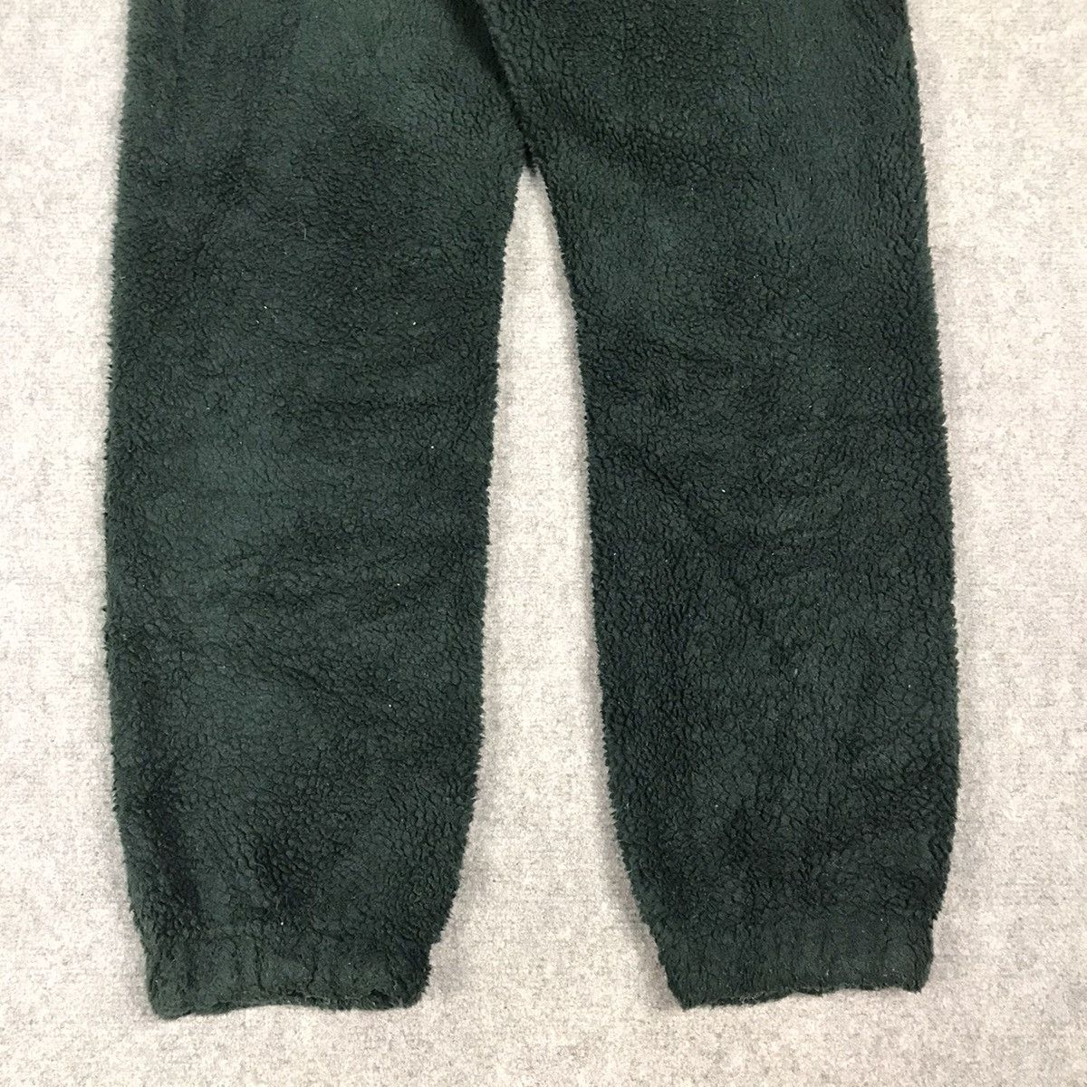 JW Anderson × Uniqlo J.W ANDERSON X UNIQLO GREEN FLEECE SHERPA SWEATPANTS Size US 32 / EU 48 - 7 Thumbnail