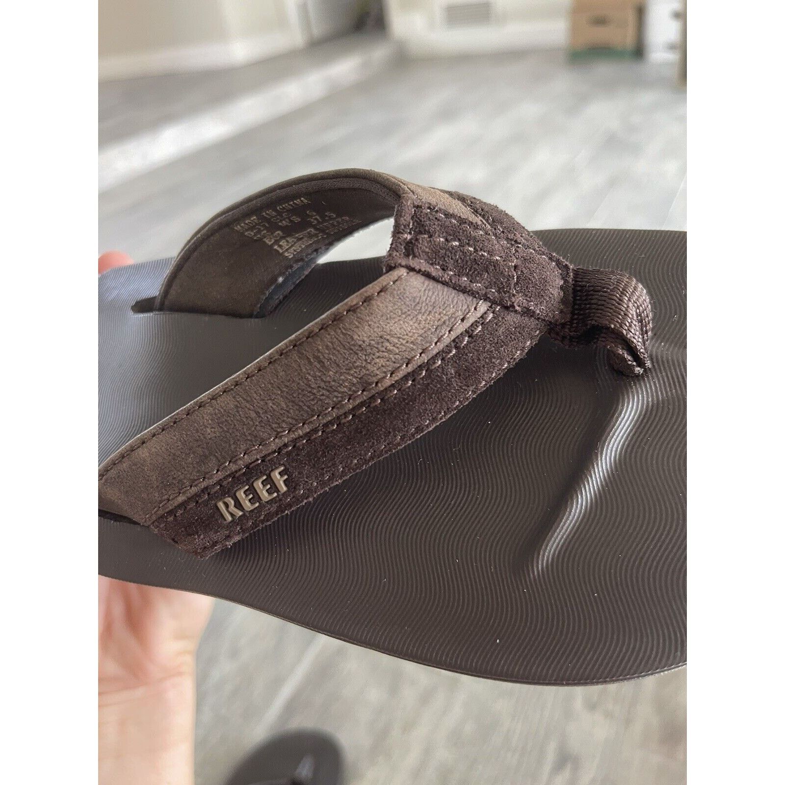 REEF Reef Mens Flip Flops Size 6 Cushion Leather Upper Size US 6 / EU 39 - 7 Thumbnail