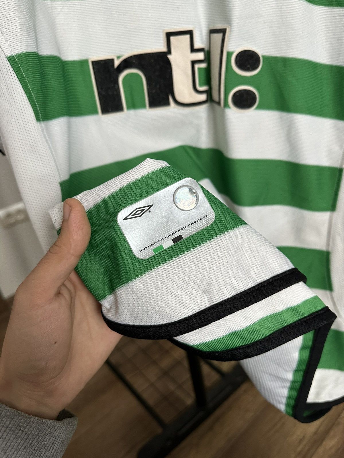 Umbro 2002/2003 Umbro Celtic FC Soccer Jersey T-Shirt Vintage Size US XL / EU 56 / 4 - 7 Thumbnail
