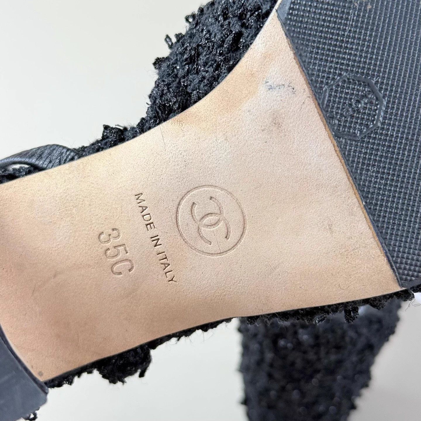 Chanel CHANEL woven double C gold buckle black & gold heels 35 EU Size US 4 / IT 34 - 4 Thumbnail