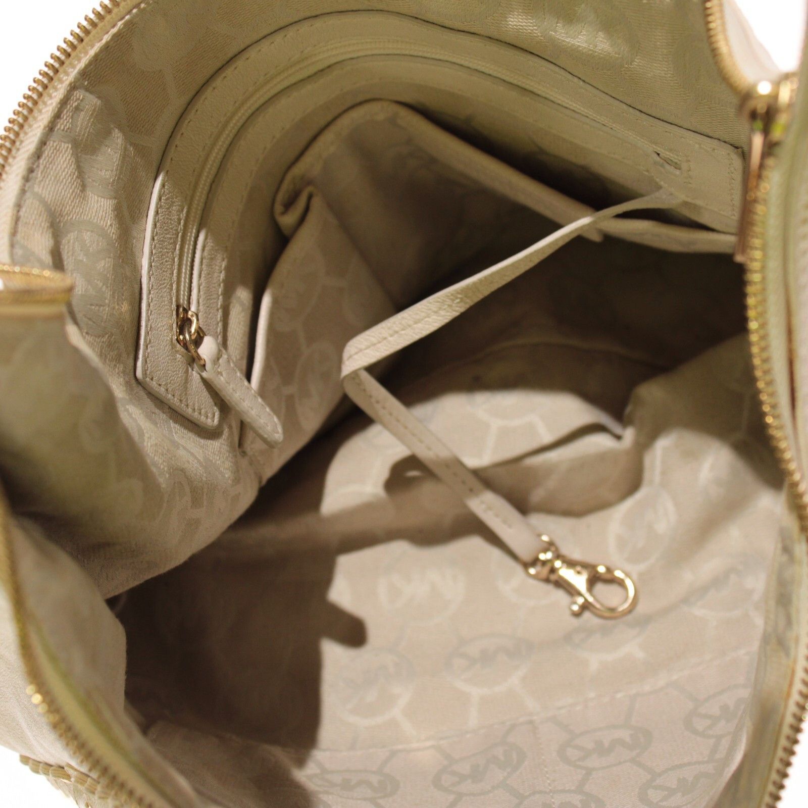 Michael Kors Michael Kors Cream Leather Shoulder Bag with Gold Accents Size ONE SIZE - 8 Thumbnail