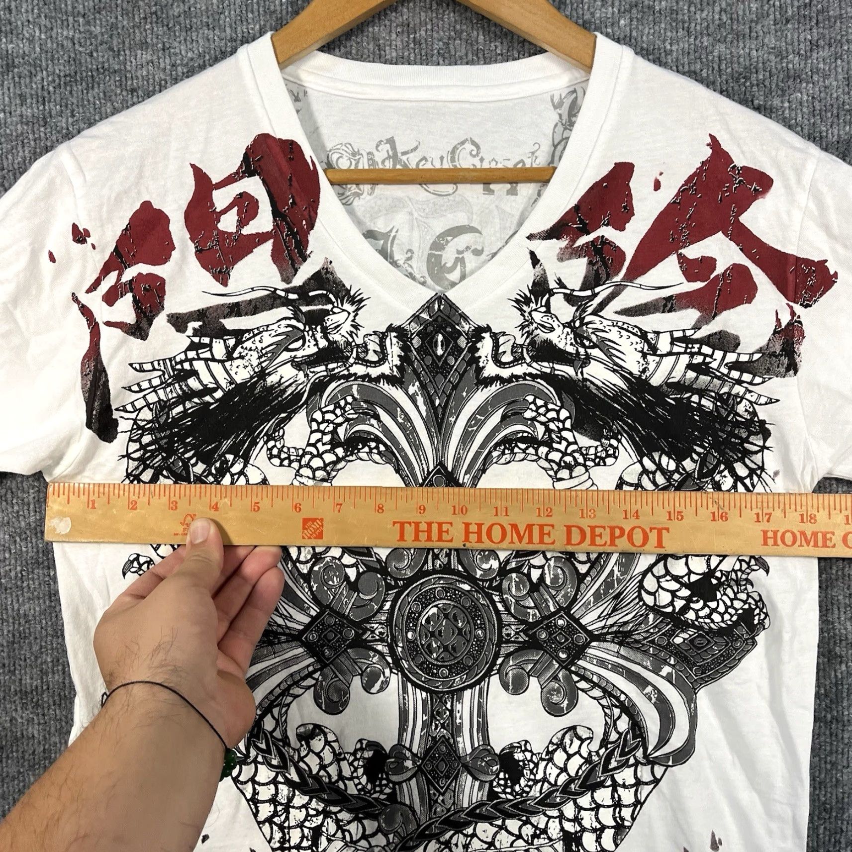 Vintage Key Closet Shirt Mens M White Cross T-Shirt Y2K Grunge Art Vintage Dragon Size US M / EU 48-50 / 2 - 4 Thumbnail
