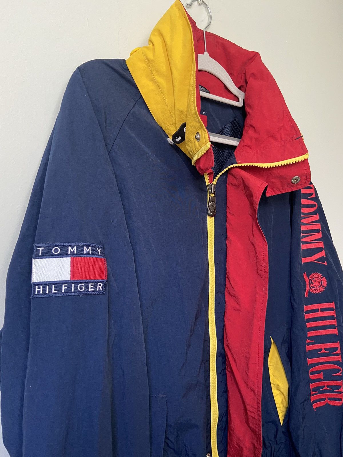 Tommy Hilfiger 1990s Tommy Hilfiger Sailing Spellout Windbreaker Jacket Size US L / EU 52-54 / 3 - 3 Thumbnail