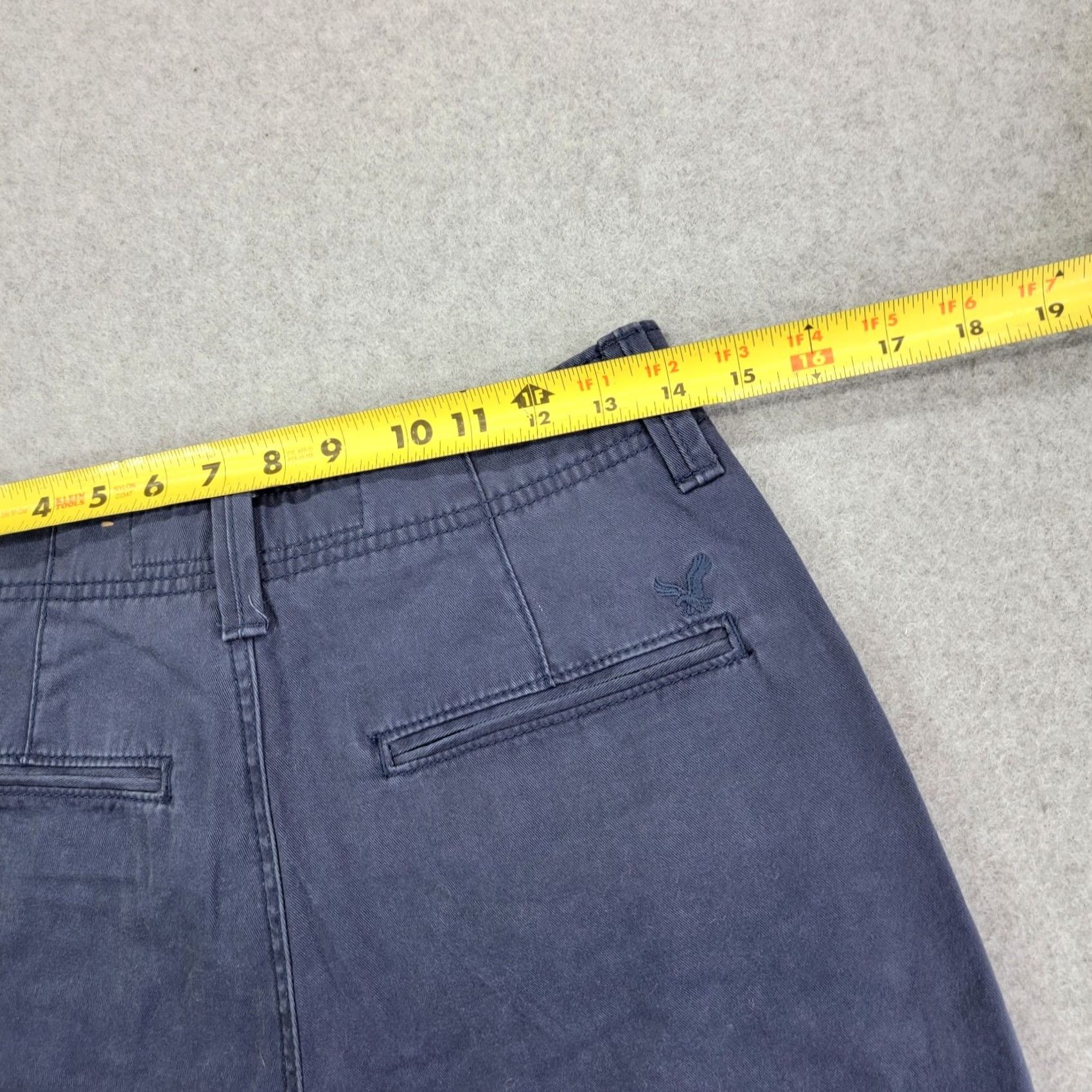 American Eagle Outfitters VINTAGE American Eagle Longboard Shorts Mens 26 navy Y2K chino Size US 26 / EU 42 - 6 Thumbnail