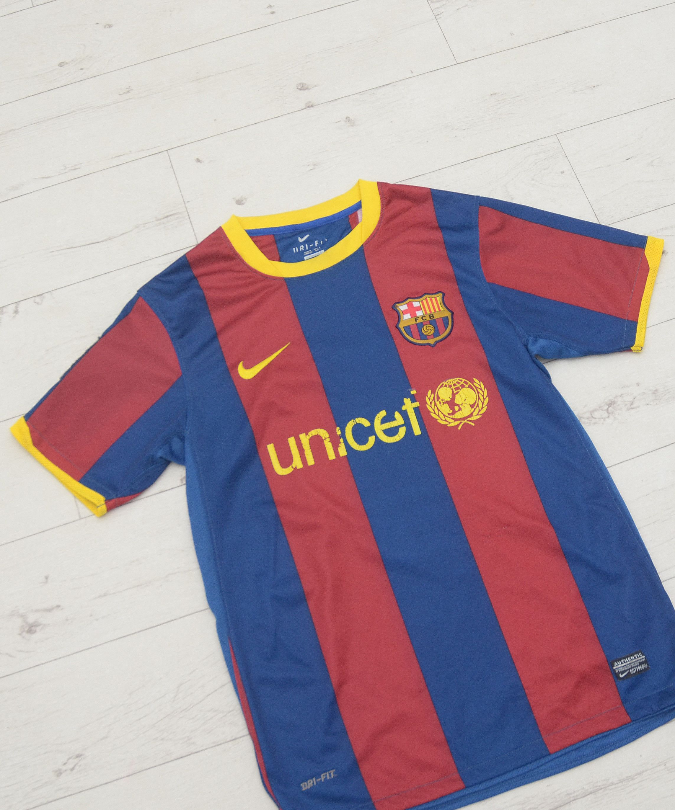 Vintage 2010-2011 FC Barcelona Nike Home Shirt #6 Xavi Y2K Size US M / EU 48-50 / 2 - 5 Thumbnail
