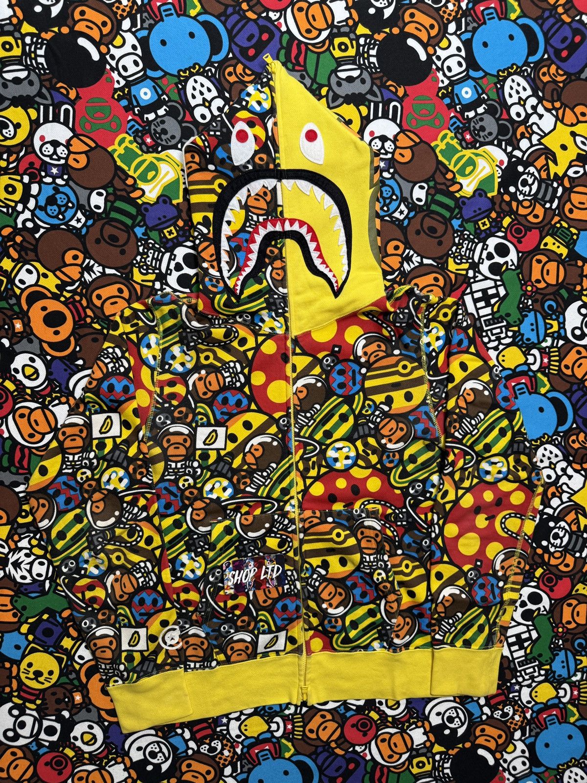 Bape A Bathing Ape Yellow Galaxy Camo Shark Hoodie Size US M / EU 48-50 / 2 - 2 Thumbnail