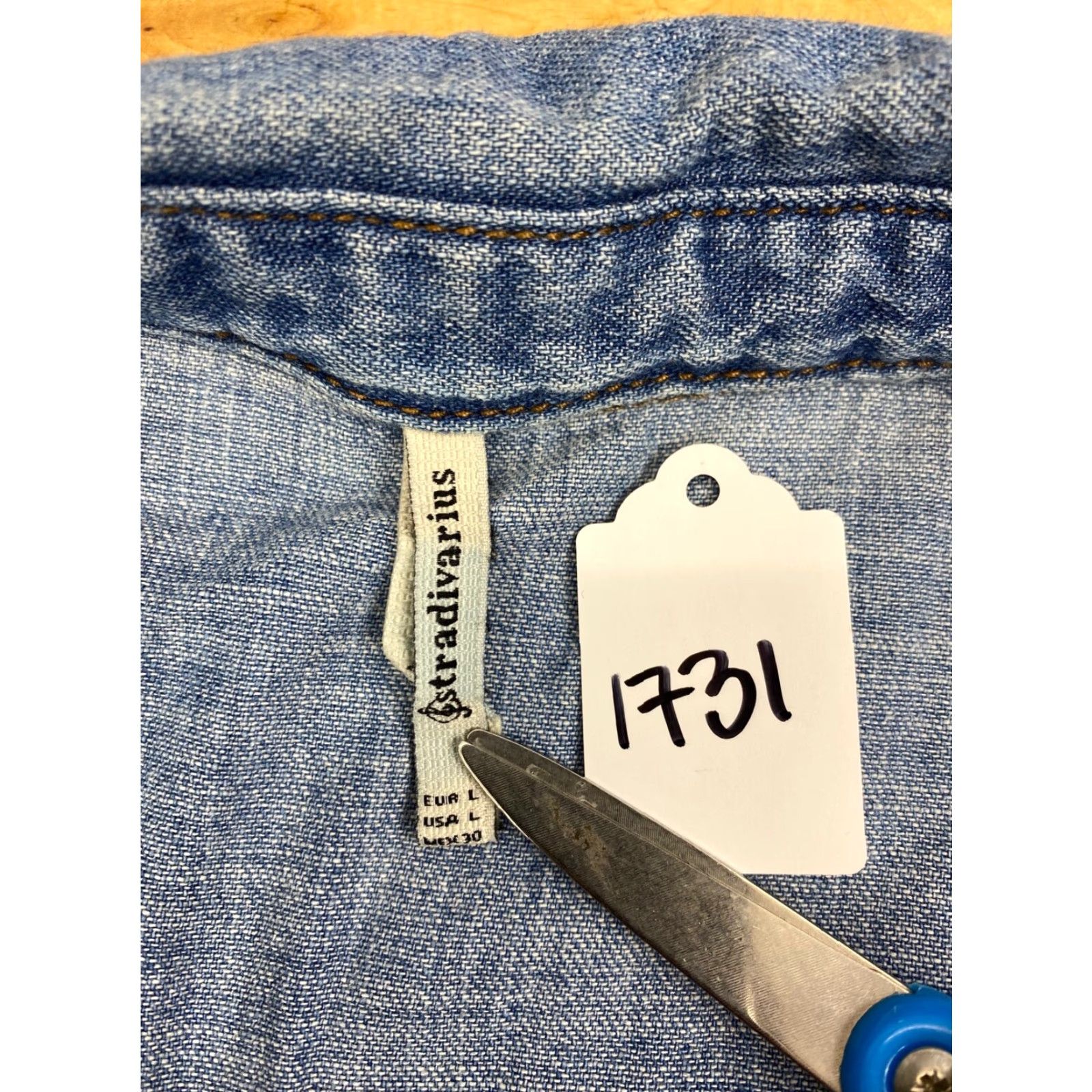 Vintage Stradivarius Womens Denim Button Down Long Sleeve Size L Floral blue 1990s Casual Cotton Regular Womens Size L / US 10 / IT 46 - 3 Thumbnail