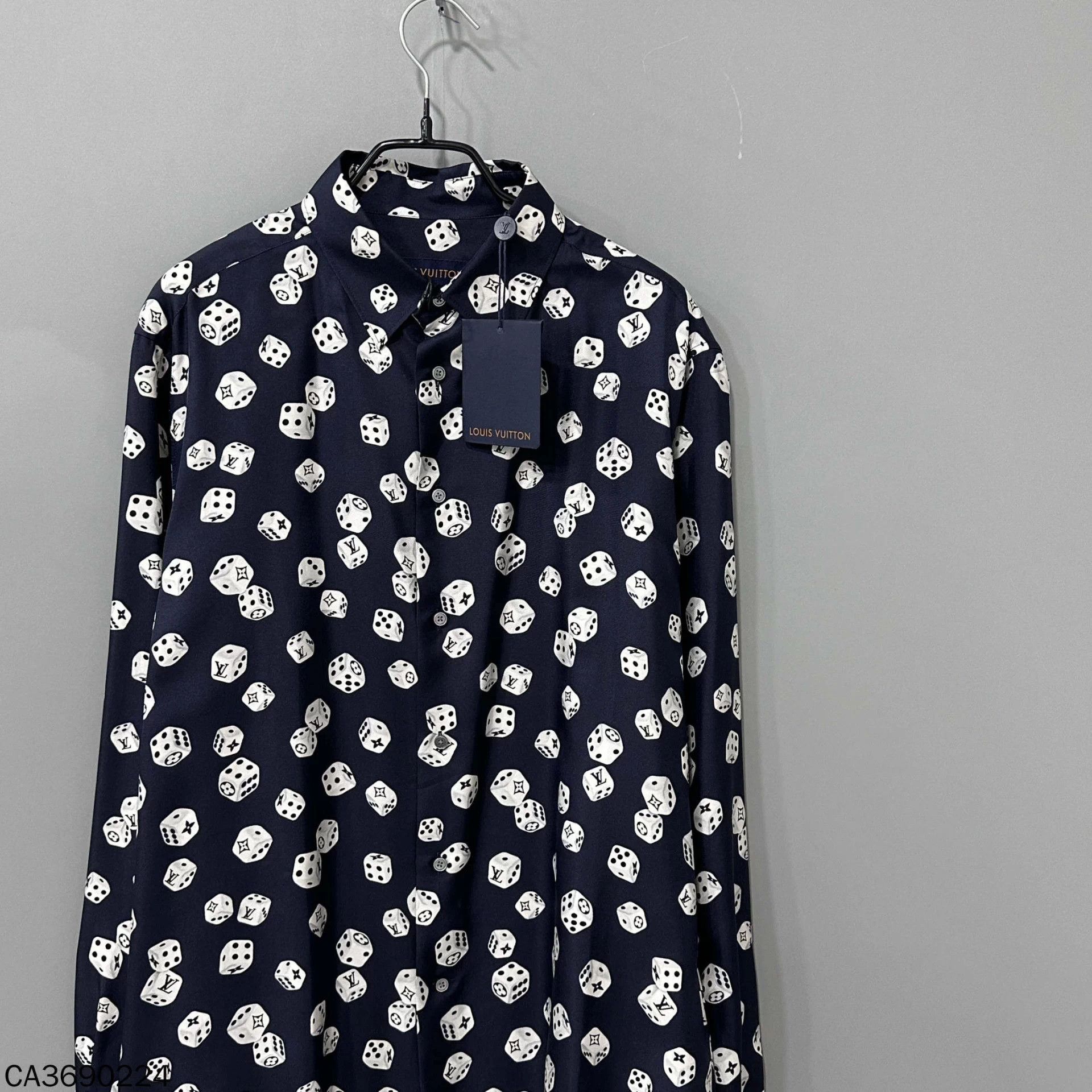 Louis Vuitton LV dice all over print shirt S Size US S / EU 44-46 / 1 - 2 Thumbnail
