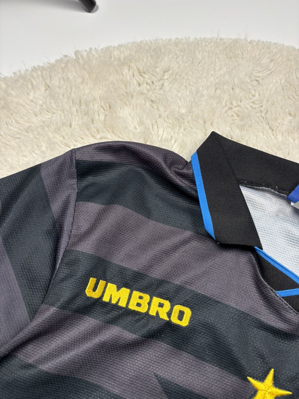Umbro Vintage Umbro Inter Milan 1997/98 Retro Rare Soccer Jersey Size US S / EU 44-46 / 1 - 7 Thumbnail