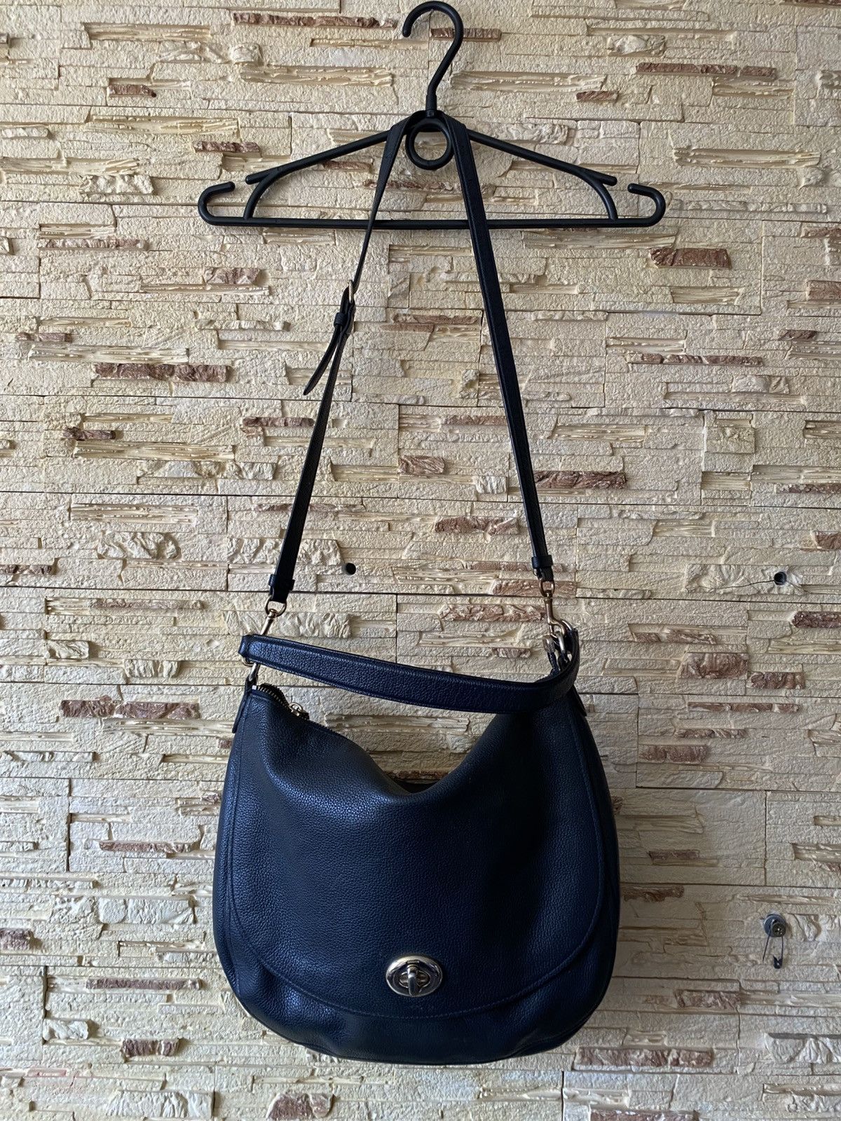 Coach Coach Navy Leather Shoulder Crossbody Golden Logo Bag Size ONE SIZE - 1 Thumbnail