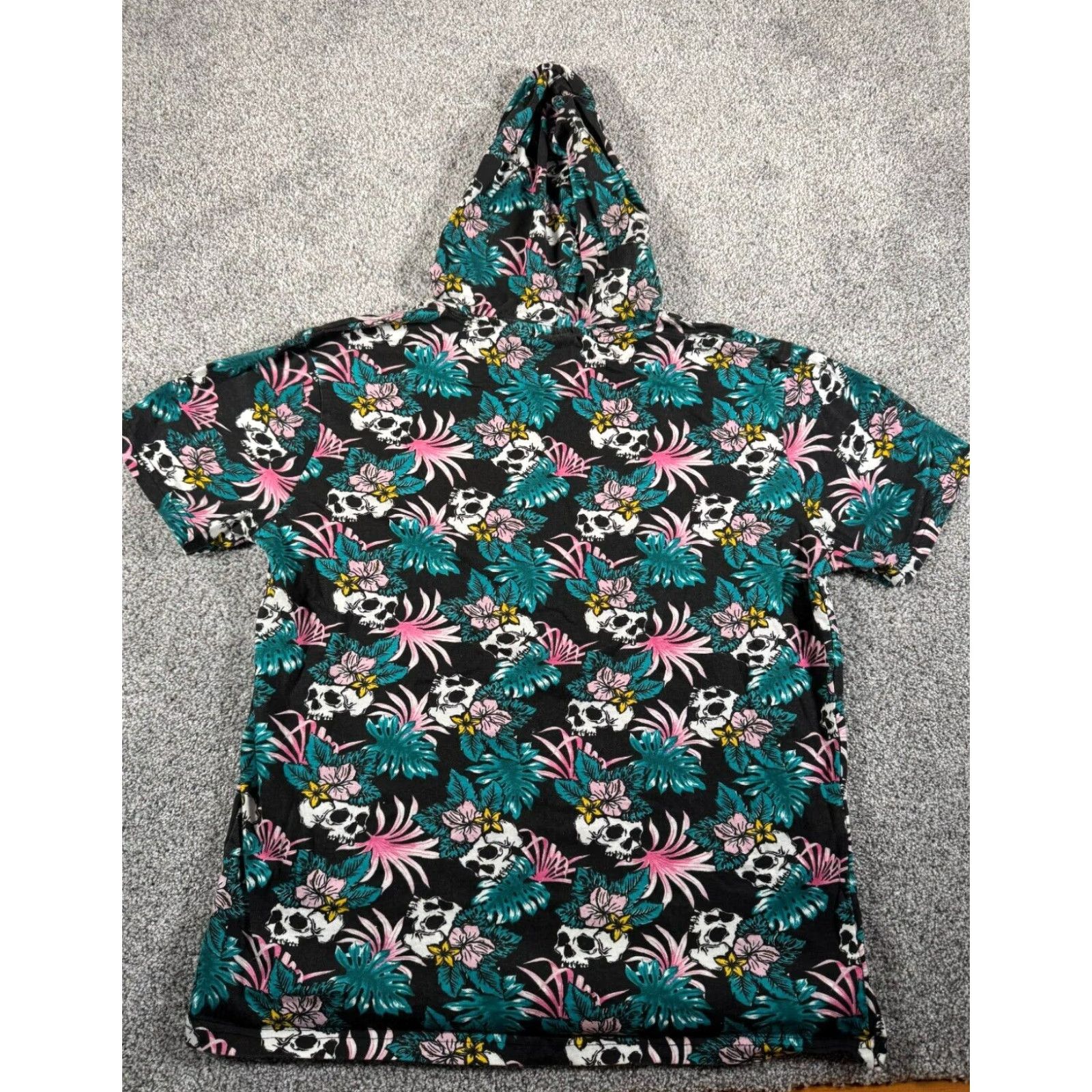 Vintage **WXYZ Mens Hooded T-Shirt Sz M Gothic Floral Grunge Streetwear** User: WXYZ Mens Hooded T-Shirt Sz M Gothic Floral Grunge Streetwear Size US M / EU 48-50 / 2 - 7 Thumbnail