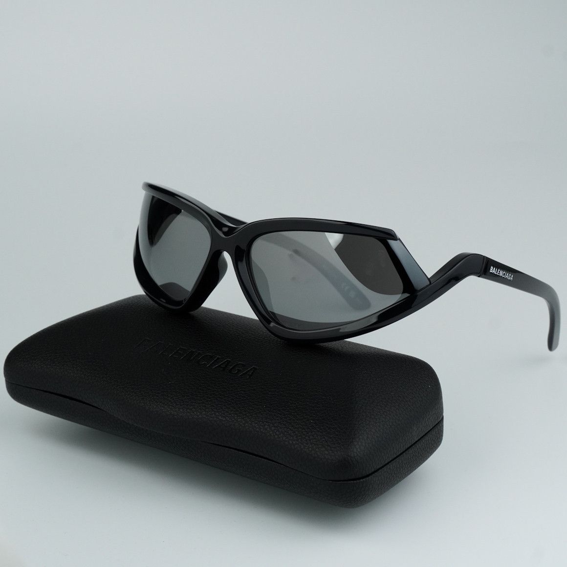 image of New Balenciaga Bb0289S 001 Wraparound Sunglasses Bb 0289S in Black/Silver Mirror, Men's