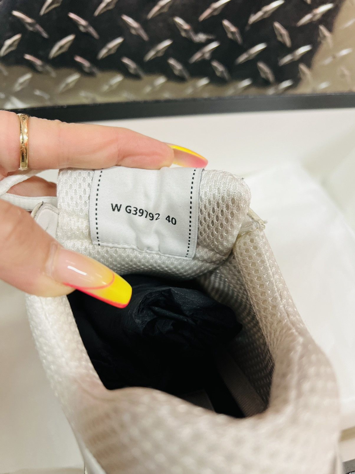 Chanel Chanel CC Logo Laminate Silver White Sneakers 40 Cruise 23 Size US 9 / IT 39 - 11 Thumbnail