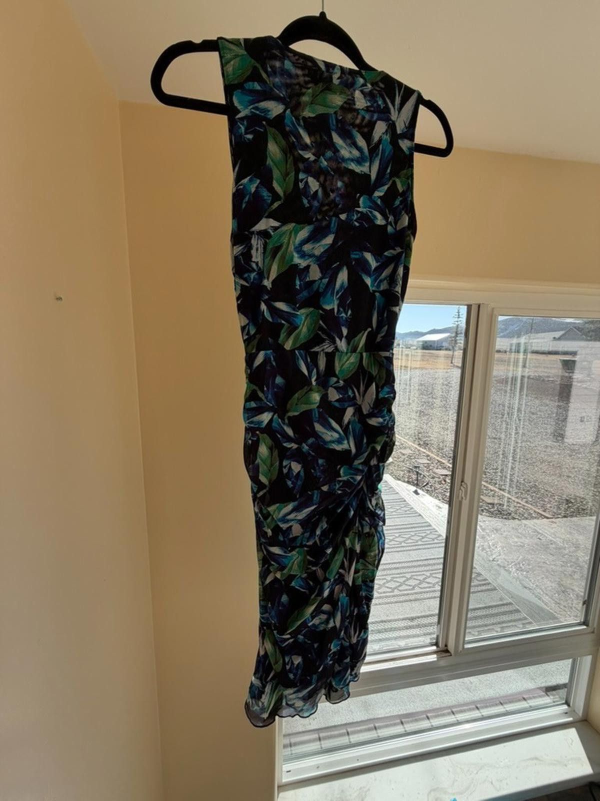 Other WHBM XS Blue Green Floral Ruched Dress V Neck Black Green Size XS / US 0-2 / IT 36-38 - 8 Thumbnail