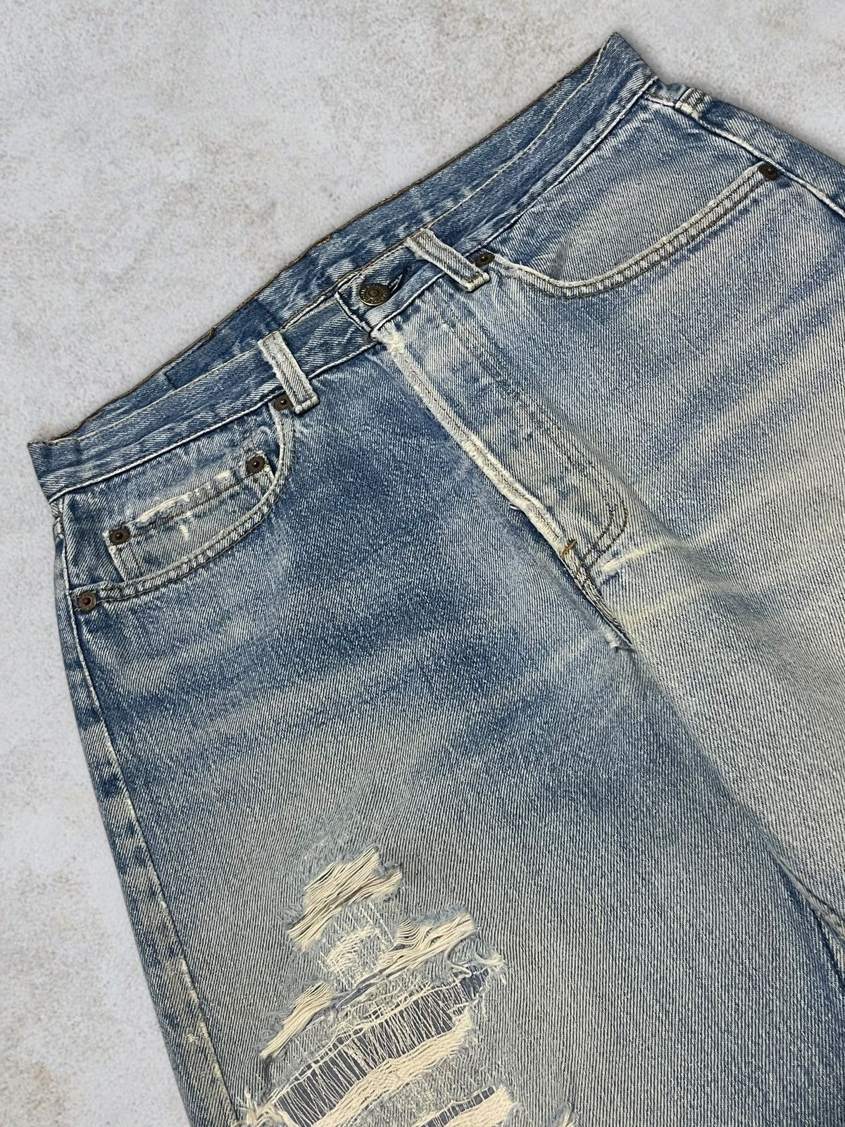 Levi's Vintage Clothing Vintage Levi’s 501 Distressed Washed ButtonFly Straight Jean Size US 31 - 9 Thumbnail