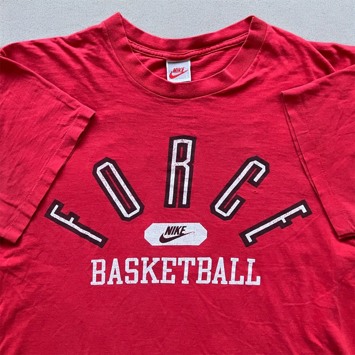 Nike Vintage 90s Nike Force Basketball Tee shirt NBA Jordan Size US L / EU 52-54 / 3 - 4 Thumbnail