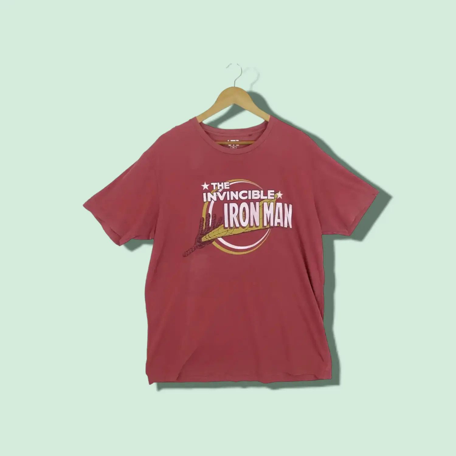 Uniqlo UNIQLO x IRON MAN Marvel T Shirt Size US XL / EU 56 / 4 - 1 Thumbnail