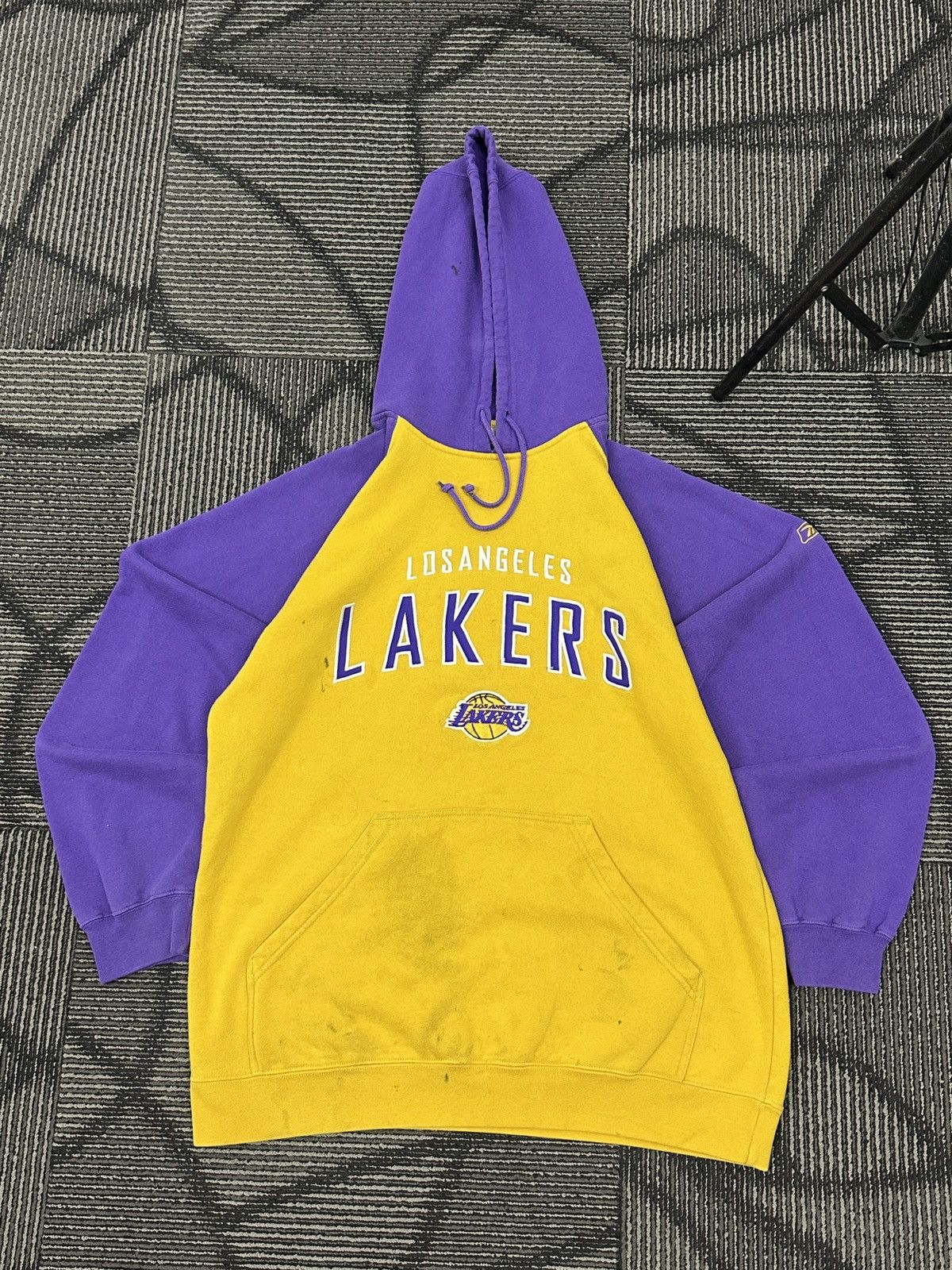 Reebok Distressed Reebok x Lakers Hoodie Size US M / EU 48-50 / 2 - 1 Thumbnail