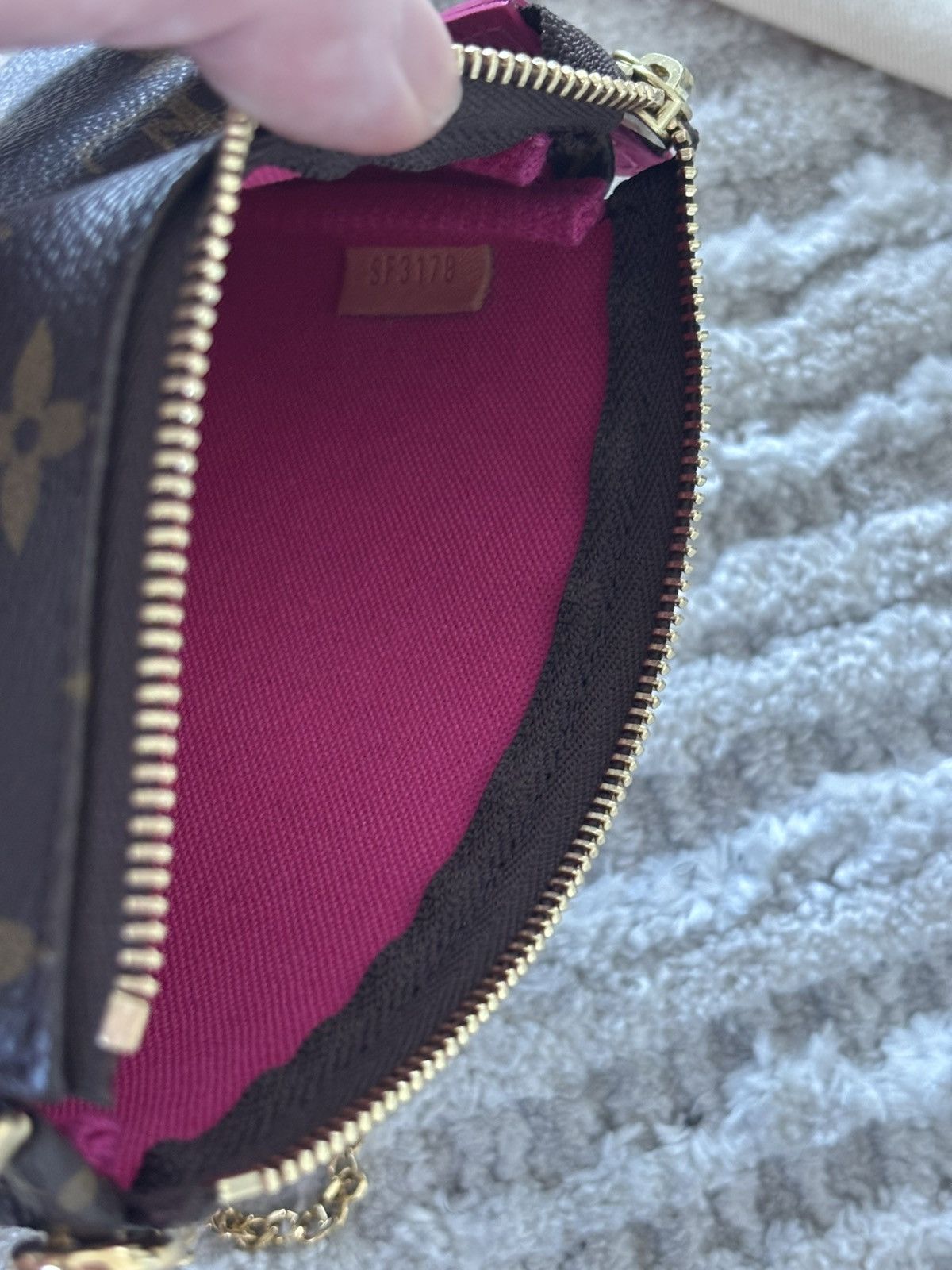 Louis Vuitton Louis Vuitton Skiing Bears Vivienne Bag Size ONE SIZE - 9 Thumbnail
