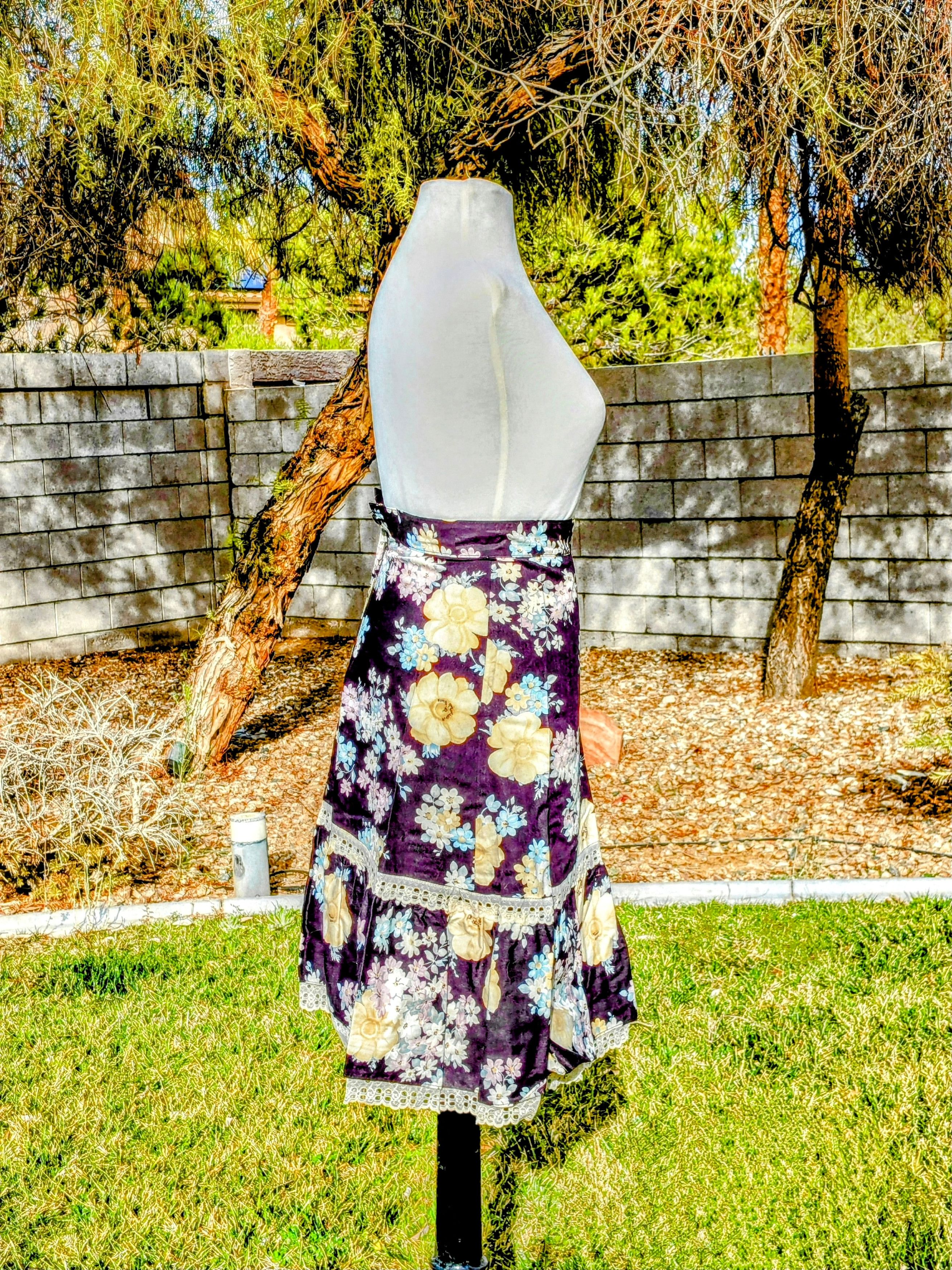 Other 1980s USA Petite 5/6 Floral 2-Tier Lace A-Line Maxi Skirt Size 28" / US 6 / IT 42 - 4 Thumbnail