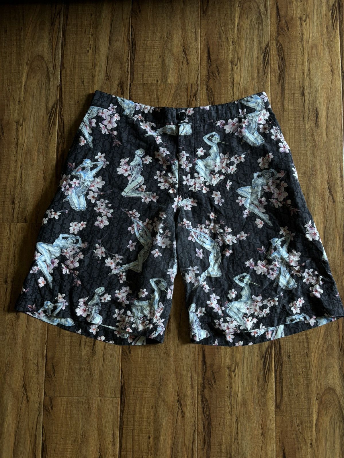 image of Club Sorayama x Dior Hajime Sorayama Graphic Print Shorts - Size 48 in Black, Men's