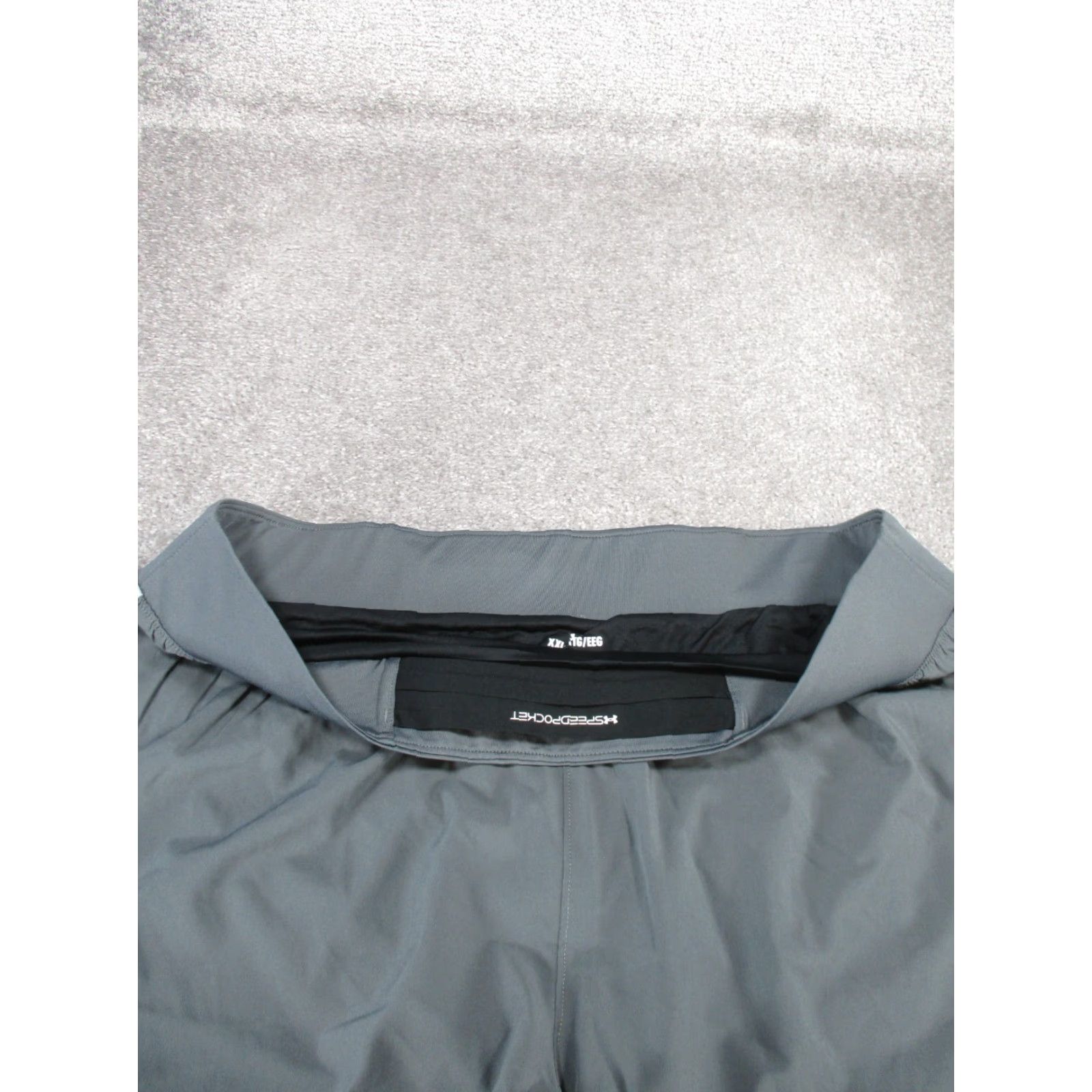 Under Armour Under Armour Shorts Womens 2XL Gray Lightweight Fitted Size 40" / US 18 - 2 Thumbnail
