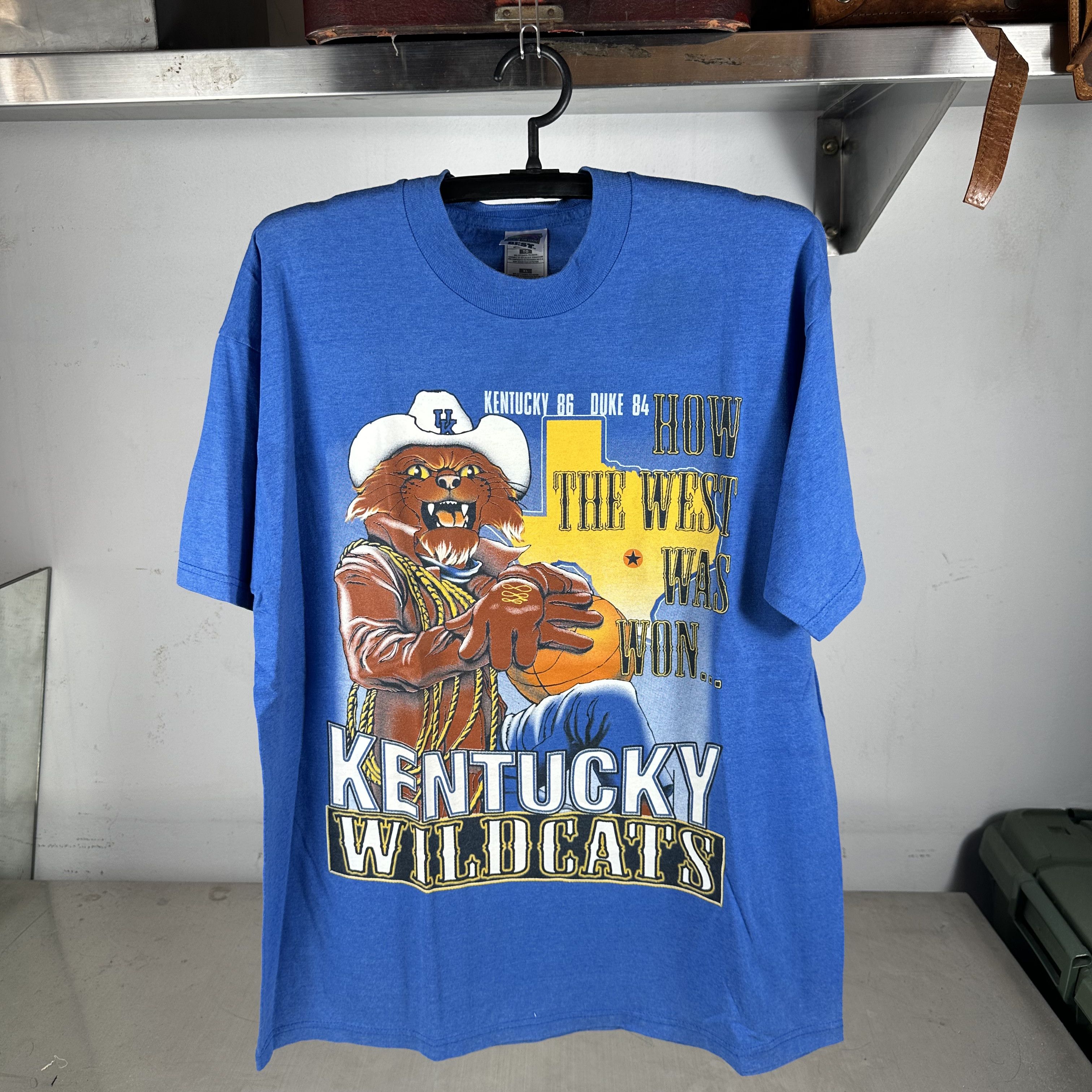 Vintage 90s Kentucky Wildcats How the West Was Won NCAA T-Shirt Size US XL / EU 56 / 4 - 1 Thumbnail