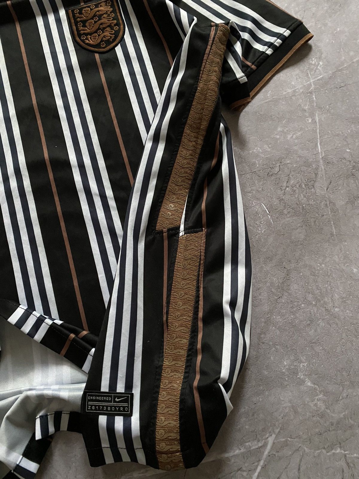 Nike × Vintage Rare 2021 Nike England & Burberry Concept Soccer Jersey Y2K Size US M / EU 48-50 / 2 - 9 Thumbnail