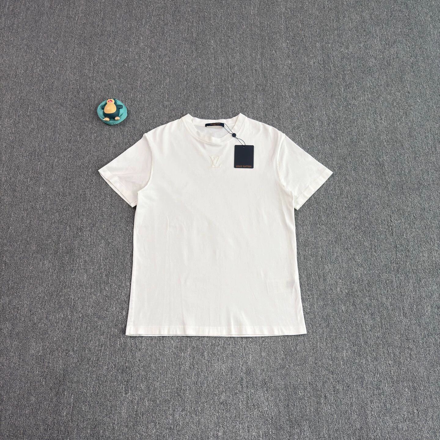 Louis Vuitton LV 25 Embossed Logo White SS M Nw Size US M / EU 48-50 / 2 - 1 Thumbnail