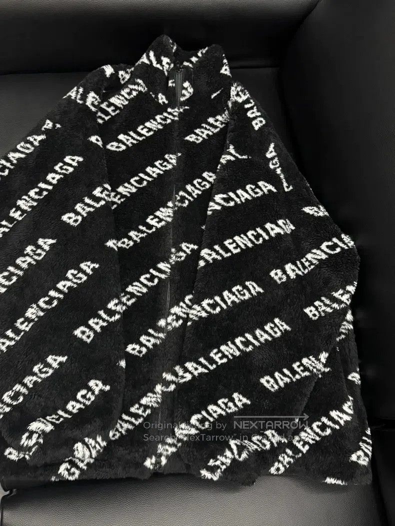 Balenciaga Balenciaga Full Print Letter Stand Collar Loose Shoulder S Size XS / US 0-2 / IT 36-38 - 1 Thumbnail