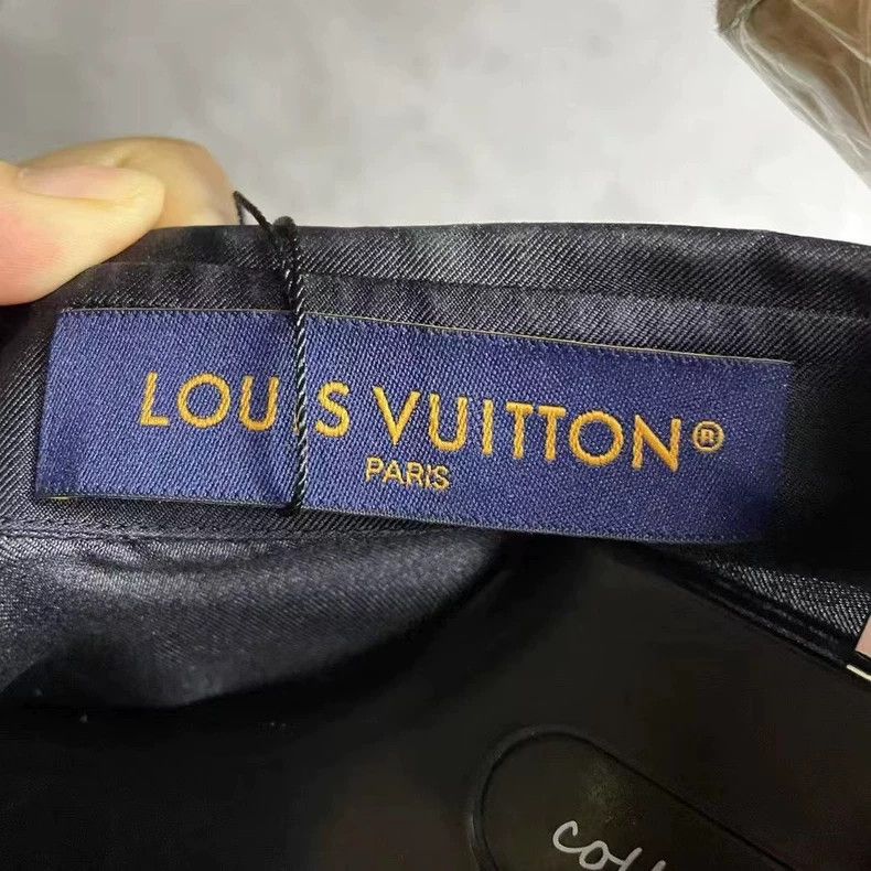 Louis Vuitton LOUIS VUITTON Dark Blue Jazz Print Short Sleeve Shirt 2501- Size US S / EU 44-46 / 1 - 2 Thumbnail