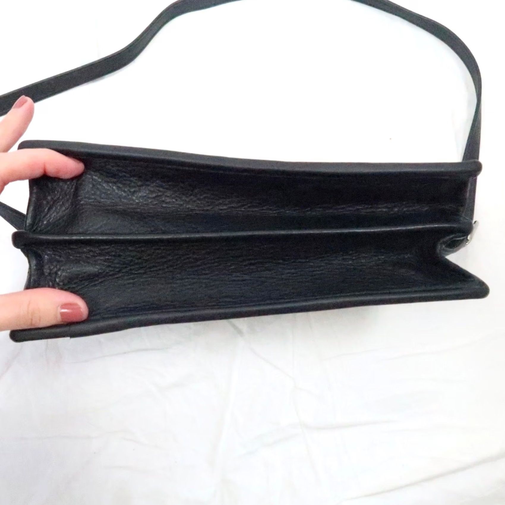 Vintage VINTAGE Black Floral Embossed Leather Crossbody Bag Purse Small Women Bohemian Size ONE SIZE - 5 Thumbnail