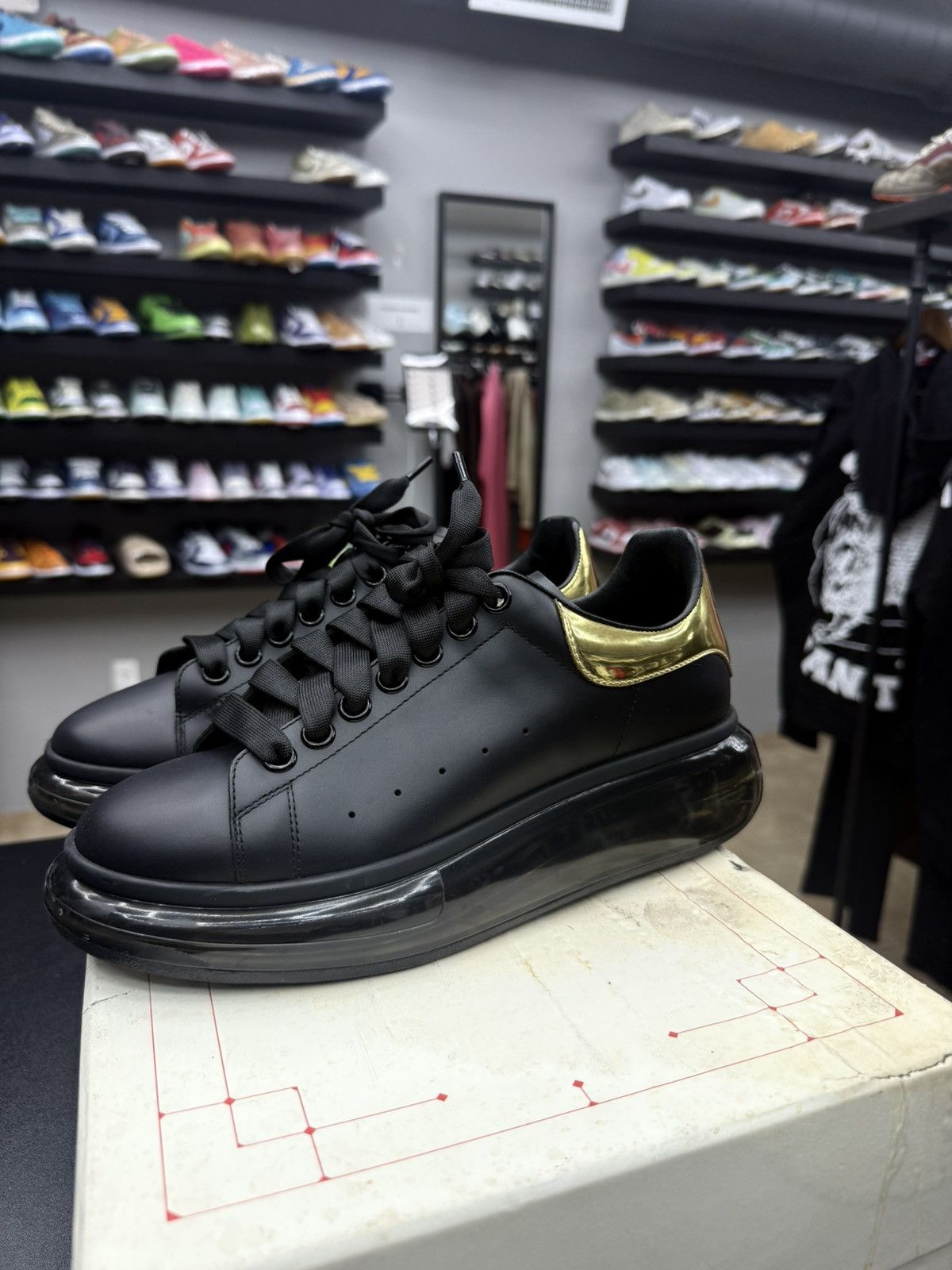 Alexander McQueen Women’s Black Alexander McQueen sneaker size 39 / 9US Size US 9 / IT 39 - 8 Thumbnail